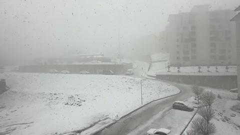 Yüksekova'da Nisan Ayında Kar Yağışı Etkili Oldu