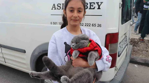 Eskişehir'de Kedili Taraftar Dikkat Çekti