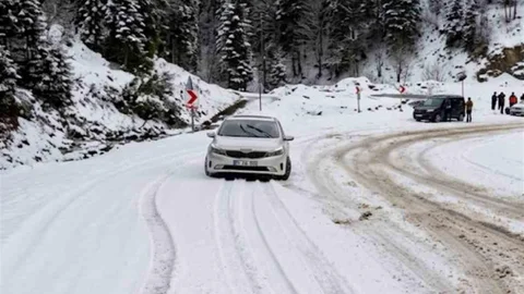 Sinop'ta Kar Yağışı Zorluk Yarattı