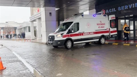 Elazığ'da İnşaat İskelesi Çöktü