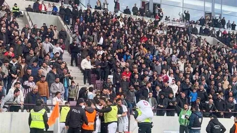 Elazığ'da Futbolcu ve Polis Gol Sevinci