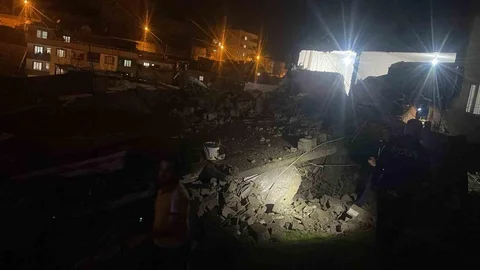 Siirt'te Metruk Bina Çöktü