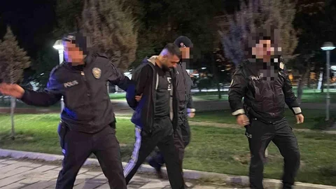 Polisten Kaçarken Uyuşturucu Attı