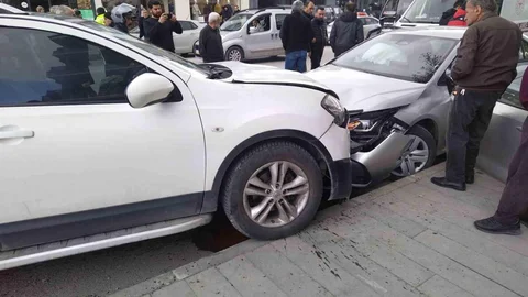 Erzincan'da Trafik Kazası Meydana Geldi