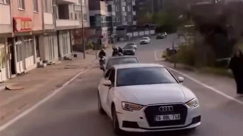 Bursa'da Düğün Konvoyunda Tehlikeli Anlar