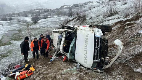 Artvin'de Ambulans Kazası Sonucu 1 Ölü, 4 Yaralı