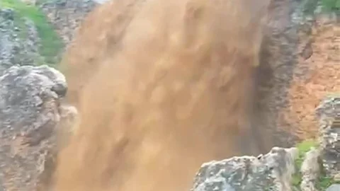 Diyarbakır'da Sağanak Yağışlar Şelaleleri Coşturdu