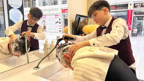Çınar, 13 Yaşında Kuaförlük Yapıyor