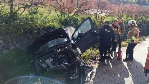 Yayladağı'nda Otomobil Kaza Yaptı