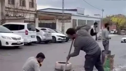 Batman'da Esnaf Çukurları Kapatıyor