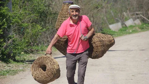 Ordu'da Dikenli Sarmaşıkla Balık Sepeti Yapımı