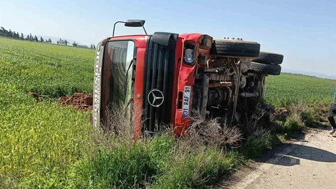 Hatay'da Tır Devrildi