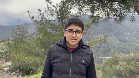 Osmaniye'de Öğrenciden Anlamlı Bayrak Değişimi