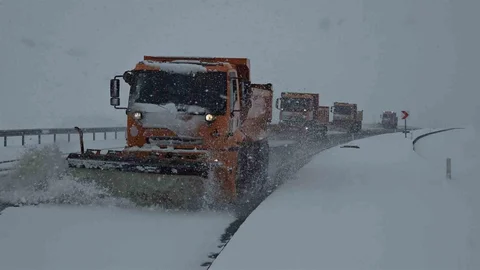 Van'da Nisan Ayında Kar Yağışı