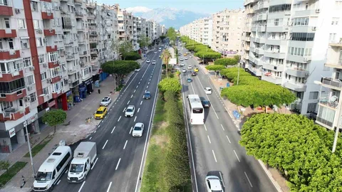 Antalya'da 100. Yıl Bulvarı'nda Asfalt Çalışması Tamamlandı