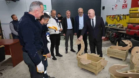 Darıca'da Kent Mobilyaları Üretiliyor