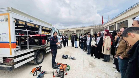 Elazığ'da Gençlere Afet Eğitimi