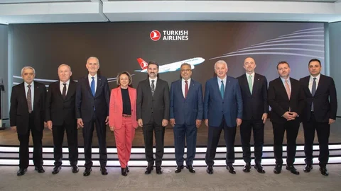 Türk Hava Yolları'nda Devir Teslim Töreni Yapıldı