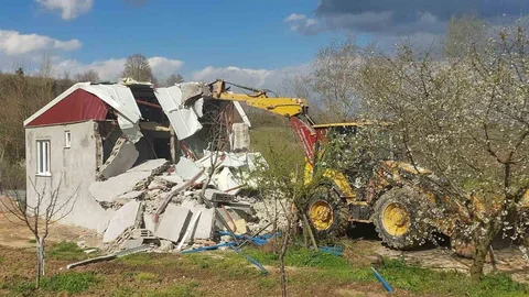 İnegöl'de Kaçak Yapı Yıkımları Devam Ediyor