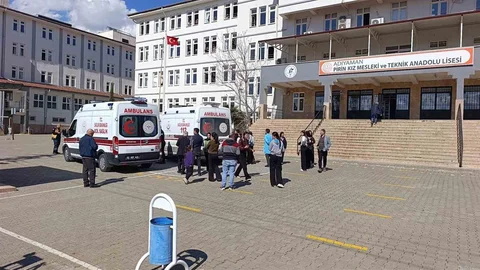 Adıyaman'da 3 Öğrenci Gıda Zehirlenmesi Şüphesiyle Hastaneye Kaldırıldı