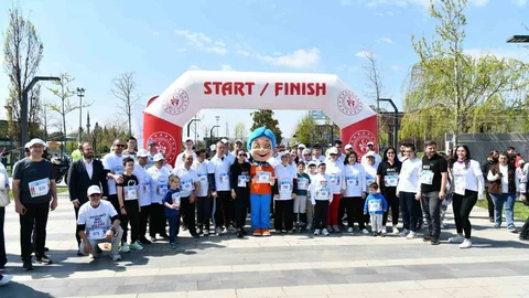 Balıkesir'de Otizm Farkındalığı İçin Koşuldu