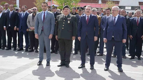 Edremit’te Atatürk’ü Anma Töreni