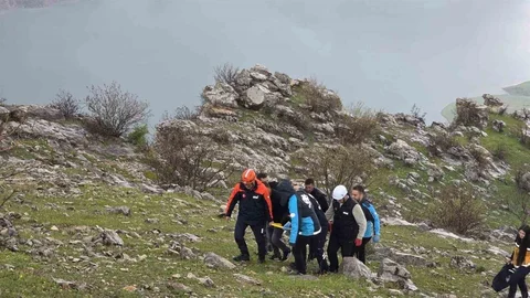 Siirt'te Genç Atıyla Kayalıklara Düştü