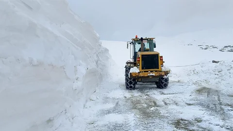 Erzurum'da Karla Mücadele Devam Ediyor