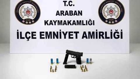 Araban'da Şüpheli Araçta Silah Bulundu