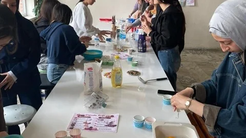 Altıntaş MYO’da Kek Atölyesi Düzenlendi