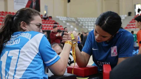 Bilecik'te Bilek Güreşi Müsabakaları Tamamlandı