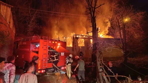 İnegöl'de Tek Katlı Ev Yandı