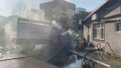 Sancaktepe'de Kamyonet Yangını