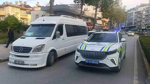 Manavgat'ta Motosiklet-Minibüs Kazası