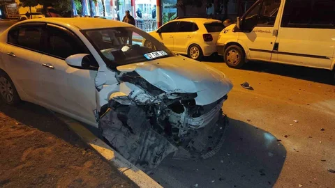 Alkollü Sürücü Park Halindeki Araçlara Çarptı