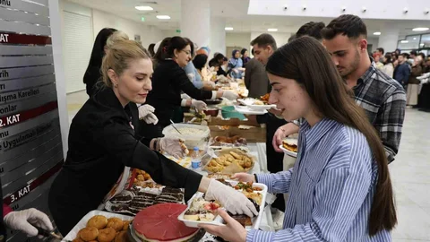 Fırat Üniversitesi'nde Öğrencilere Yemek İkramı