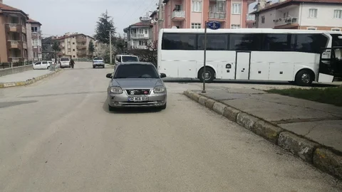 Isparta'da Otomobil ve Tur Otobüsü Çarpıştı