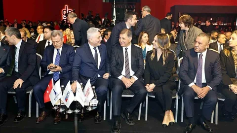 İzmir'de Doğaltaş Fuarı Açıldı