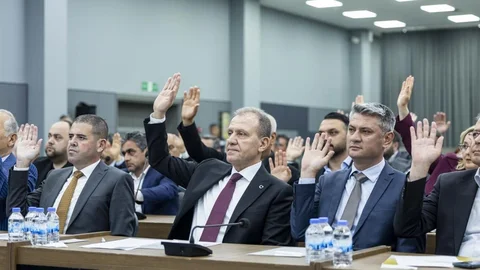 Mersin'de Başkan Seçer Yatırımları Değerlendirdi