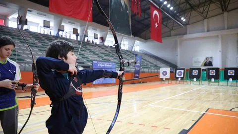 İnegöl'de Okçuluk Yarışmaları Düzenlendi