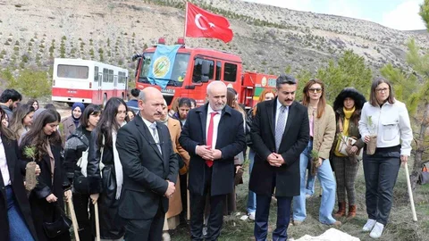 Öğretmen Adayları Fidan Dikimi Yaptı