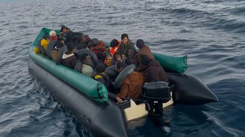 İzmir Açıklarında Düzensiz Göçmen Yakalandı