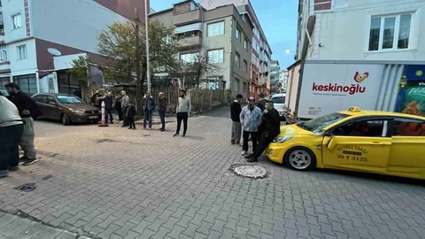 Tekirdağ'da Taksinin Üzerine Devrilen Makine