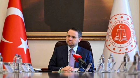 Adalet Bakanı Gürlek Türk Hukuk Enstitüsü Heyetini Kabul Etti