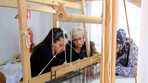 Antakya'da İpek Dokuma Kursu İlgi Görüyor