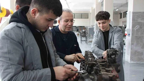 45 Yaşında Öğretmen Olan Eski Polis