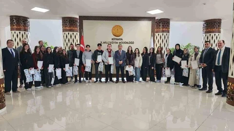 Kütahya'da Başarılı Öğrencilere Ödül Verildi