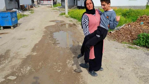 Adana'da Yolu Yapmayan Belediye Tepki Topladı
