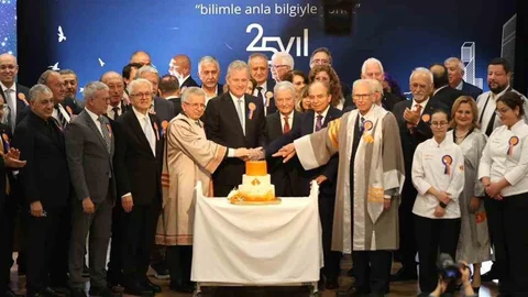 İzmir Ekonomi Üniversitesi 25. Yılını Kutladı