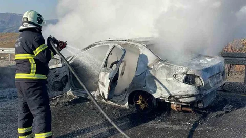 Siirt'te Otomobil Yangını